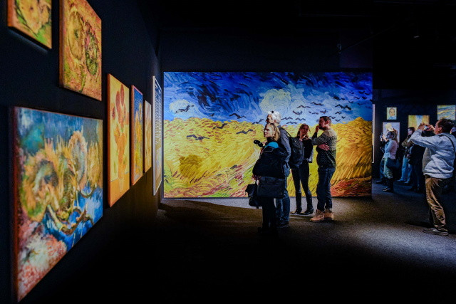 Van Gogh - The Immersive Experience killts
