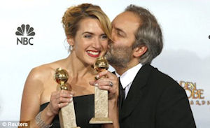 Kate Winslet és rendez férje Sam Menders az idei Golden Globe díjátadáson, ahol Kate két kategóriában is kapott elismerést, a legutóbbi filmjeiben nyújtott alakításáért.