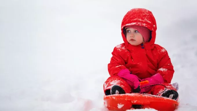 Veszélyes-e a babáknak havat enni?