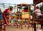 Bepánikoltak az anyák a játszótéren - indiaiak fotózták a gyerekeiket 