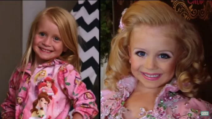 Élő Barbie babák a kifutón: ilyen a boldog gyerekkor? 