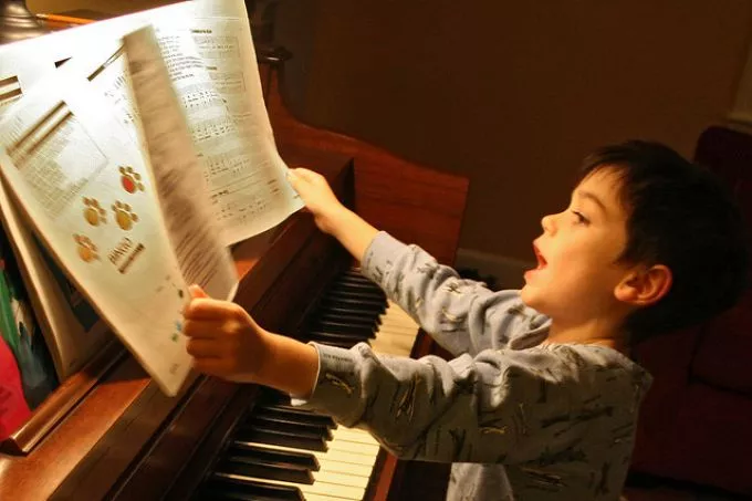A zenetanulás javíthat a gyermekek nyelvi és az olvasási készségén