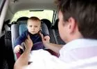 A kisgyermekek autóban felejtését megakadályozó gyermekülést dobtak piacra