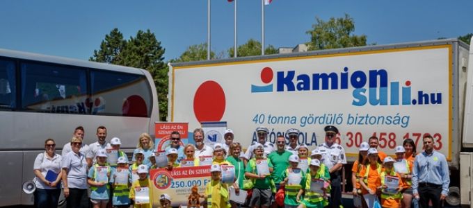 Nyáron több a gyermekbaleset - Prevenciós programot indított iskolásoknak a NiT Hungary és az ORFK-OBB Nyáron több a gyermekbaleset - Prevenciós programot indított iskolásoknak a NiT Hungary és az ORFK-OBB