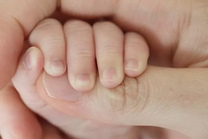 Komoly műhiba egy angol kórházban: az anya szívhangját hallgatták a babáé helyett, aki ezért születése után meghalt
