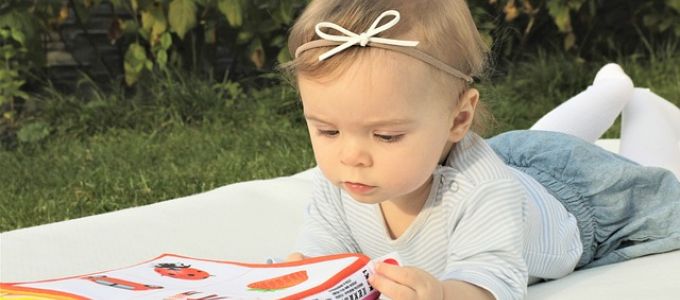 Könyvet minden babakézbe! Mikor, mivel és hogyan tudjátok megszerettetni kisbabáitokkal a könyveket? Könyvet minden babakézbe! Mikor, mivel és hogyan tudjátok megszerettetni kisbabáitokkal a könyveket?