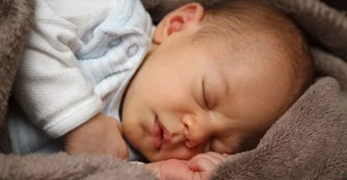 Mennyit kell aludnia a babának? Mit tehetünk azért, hogy kisgyermekünk jól aludjon?