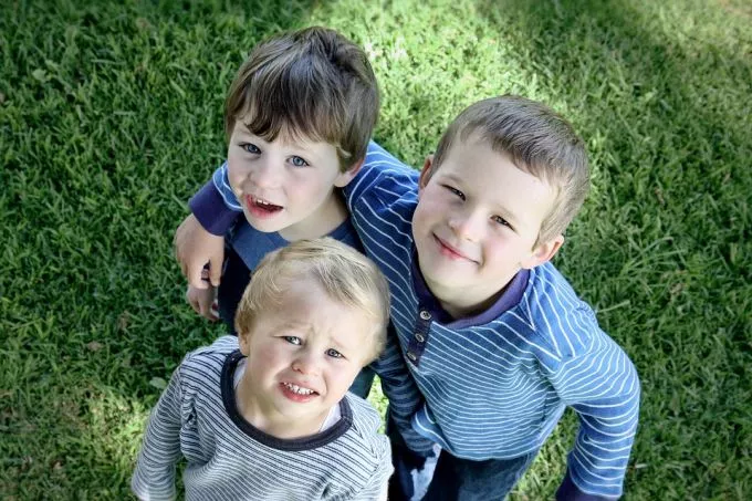 Egy kutatás szerint minél több bátyja van egy fiúnak, annál nagyobb eséllyel lesz meleg