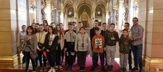 Hátrányos helyzetű gyermekeknek szervezett kulturális kirándulást Budapesten Baricz Dezső Hátrányos helyzetű gyermekeknek szervezett kulturális kirándulást Budapesten Baricz Dezső