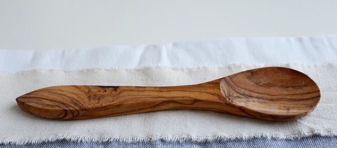 Bíróság előtt az ausztrál anya, aki fakanállal csapott rá a kislányára Bíróság előtt az ausztrál anya, aki fakanállal csapott rá a kislányára