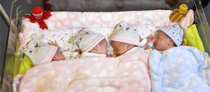 Hazamehettek a debreceni négyes ikrek - tündéri fotók a picikről Hazamehettek a debreceni négyes ikrek - tündéri fotók a picikről