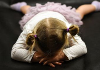 Dühkitörés, hisztiroham: hogyan tudjuk megtanítani a gyereknek az érzelmei kezelését?