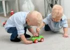 Magyar orvosi bravúr: új kezet kaptak a 3 éves ikrek