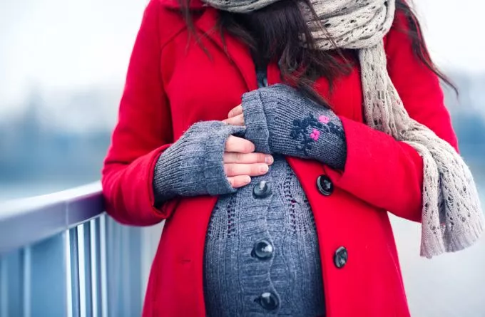 9 tipp, hogy túléld a téli várandósságot