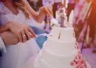 Beadta a válókeresetet, mert férje belenyomta a fejét az esküvői tortába