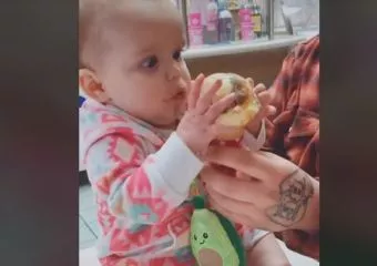 Ennyire még ember nem örült fagyinak, mint ez a baba, aki most kóstolta először (videó)