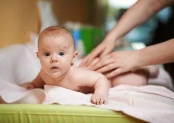 Miért jó, ha masszírozod a babádat?