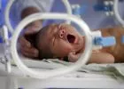 Újszülött kislányt hagytak a Heim Pál gyermekkórház babamentő inkubátorában
