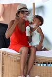 Imdnival! Halle Berry s kislnya, Nahla a strandon!