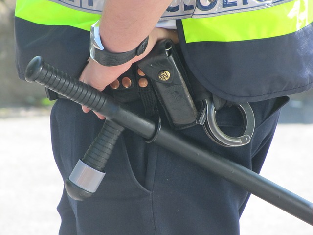 Kiskorúak veszélyeztetésével gyanúsítanak egy volt Tolna megyei rendőrtisztet