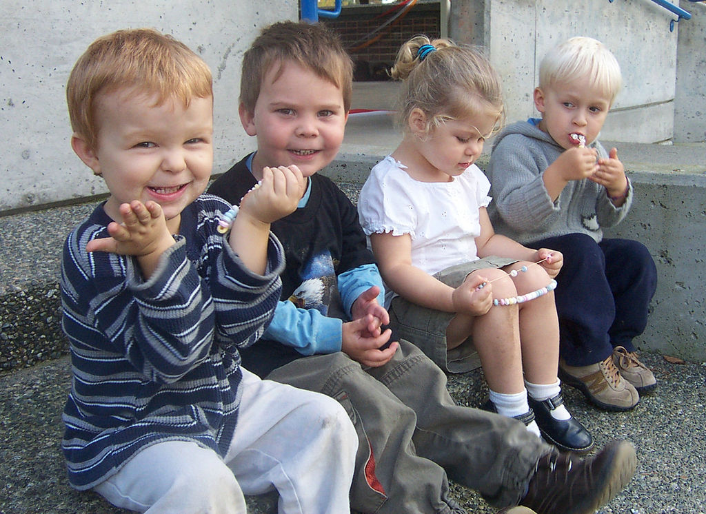 aki mindketten otthon keres a gyerekekkel)