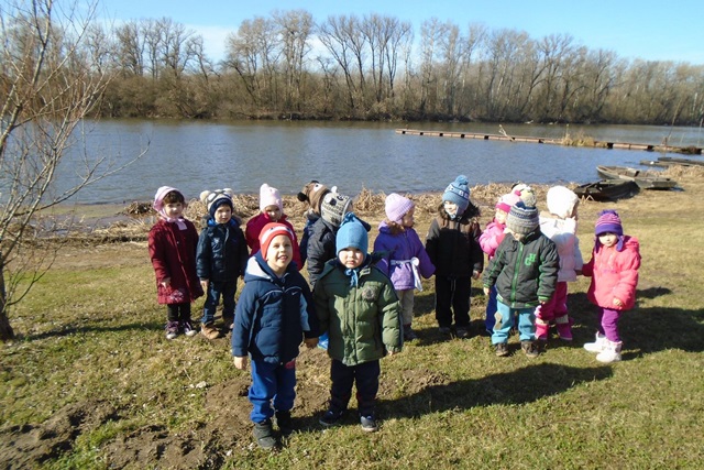 séta az erdőben ősz kincsei az óvódai nevelésben