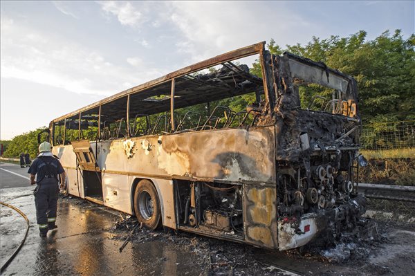 kigyulladt autbusz