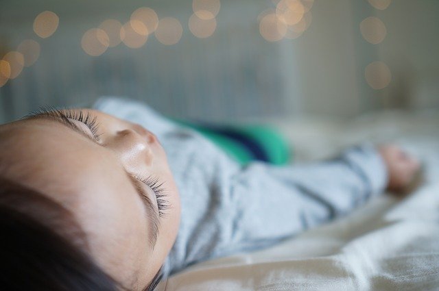 5 tipp, hogy a kisbabád átaludja az éjszakát 
