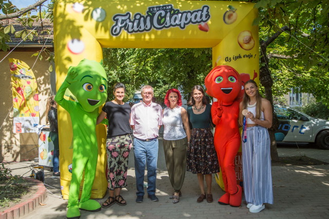 Európai Friss Csapat: Az őszibarack nyomában