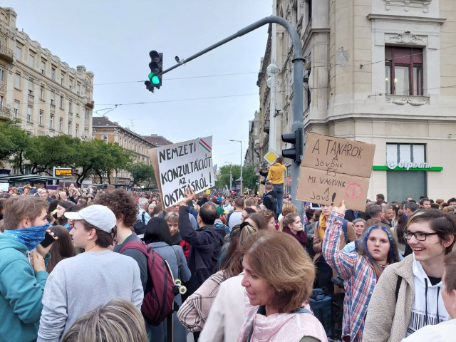 hídfoglalás pedagógus tüntetés