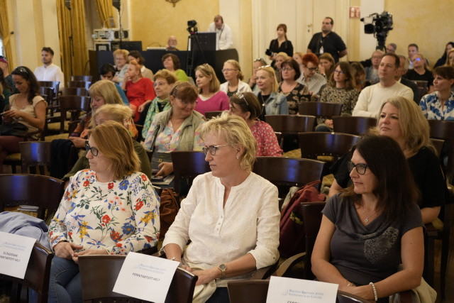 Digitlis Gyermek Jllti Konferencia s Killts