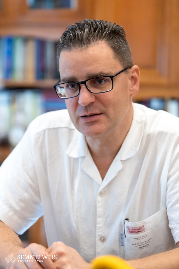 Dr. Szjrt Attila