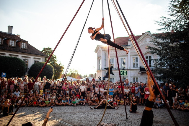 cirkuszi előadás - Veszprém, Óváros tér