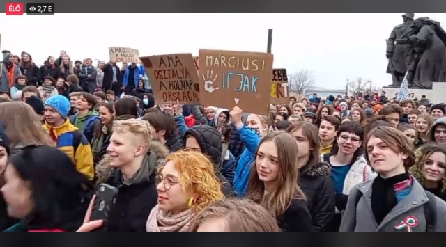 tüntető diákok