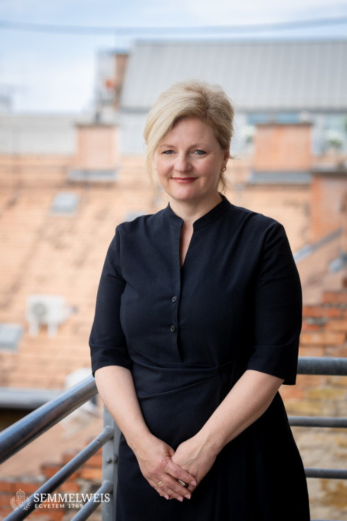 dr. Kispélyi Barbara
