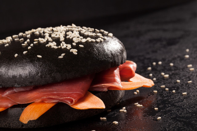 fekete hamburger halloweenra