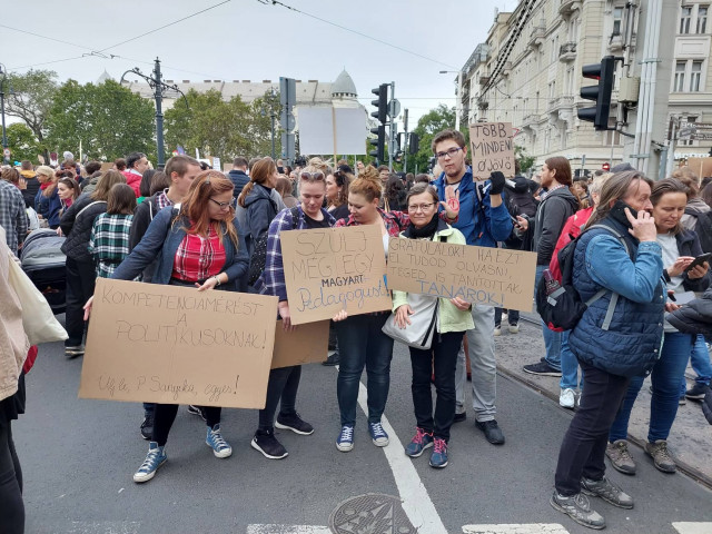 hídfoglalás pedagógus tüntetés