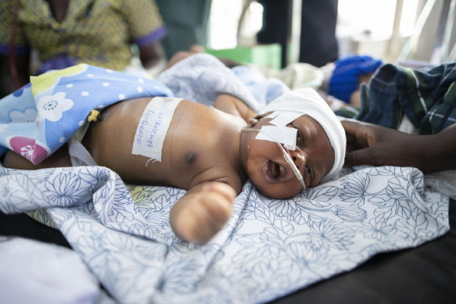 újszülött csecsemő Afrikában
