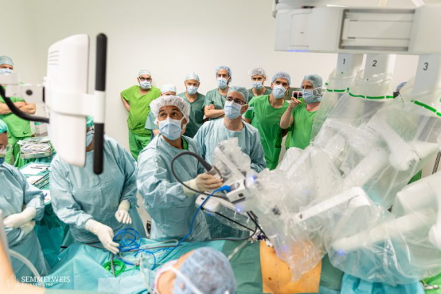 robotsebészeti epeműtét a Semmelweis Egyetemen