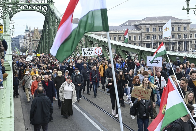 tüntetés október 23-án
