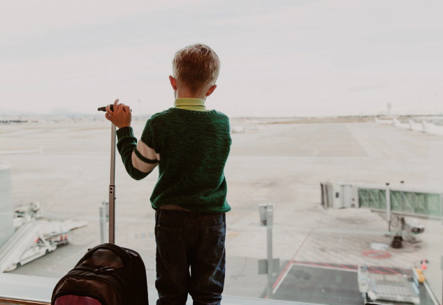 rep�l�t�ren hagyott kisfi�