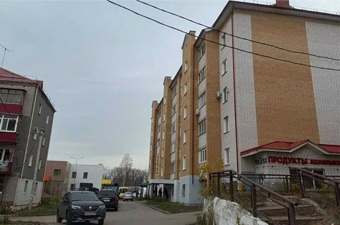 Egy ötéves kislány dobta ki újszülött testvérét az ablakon - a baba életét vesztette Egy ötéves kislány dobta ki újszülött testvérét az ablakon - a baba életét vesztette