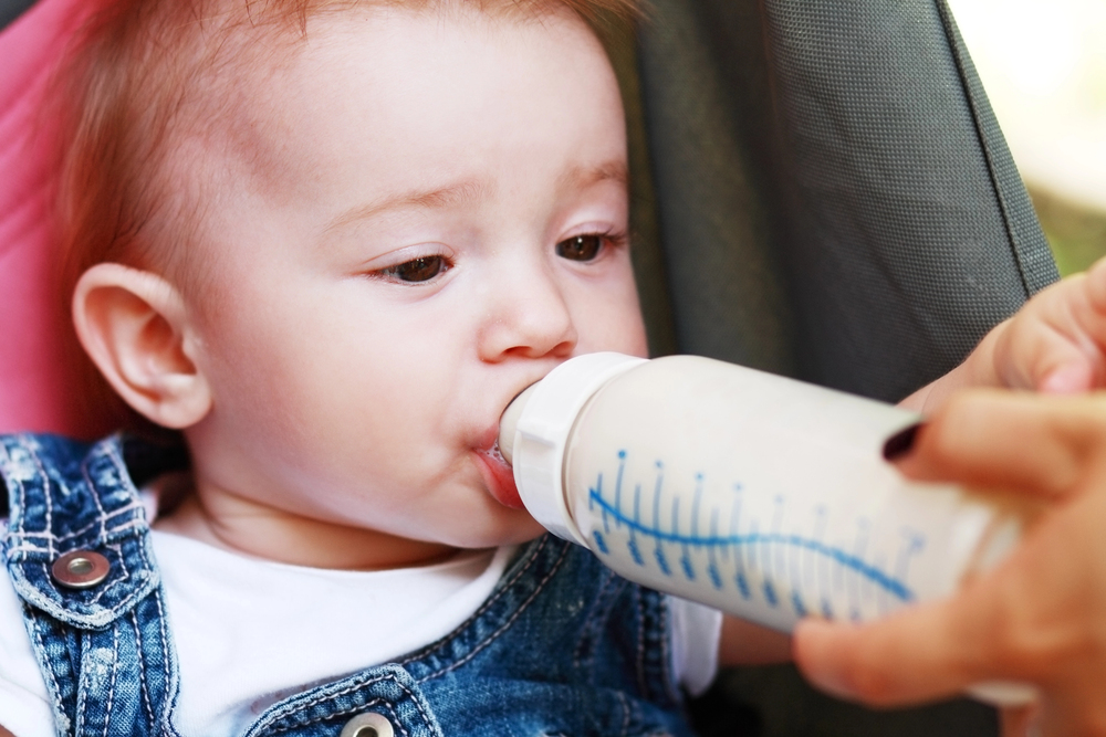 Baba tejet iszik Baba tejet iszik