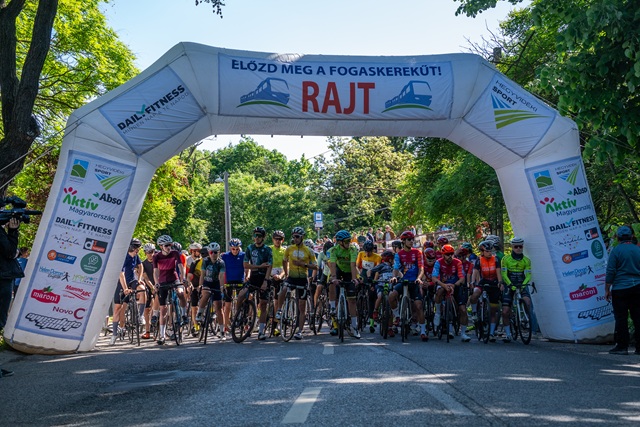 El�zd meg a Fogaskerek�t!