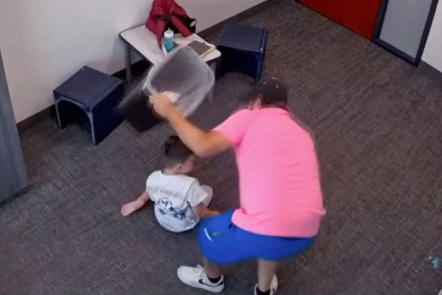 autista kisfi�t b�ntalmazhatott a terapeut�ja