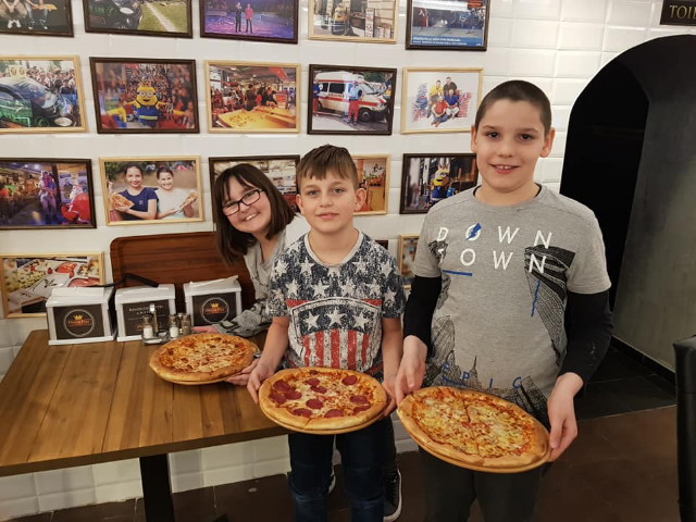 Kultrlis kirnduls a fvrosban - Pizzria