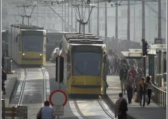 Mikortól és milyen körülmények között utazhat egyedül gyermekünk?