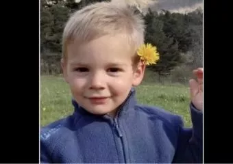 Megtalálták a nyáron eltűnt 2 és fél éves gyerek csontjait - az egész ország aggódott a pillangós kisfiúért