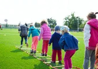 A gyerekekre is lényegesen veszélyesebb a koronavírus brit variánsa - amerikai szakértő szerint