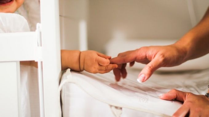 Dühöngve hagyta el az édesapa a szülőszobát, amikor meglátta a gyermeke bőrszínét – az igazi meglepetés csak ezután következett Dühöngve hagyta el az édesapa a szülőszobát, amikor meglátta a gyermeke bőrszínét – az igazi meglepetés csak ezután következett